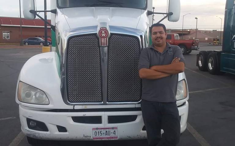 Familiares y compañeros reportan muerte de transportista baleado en carretera