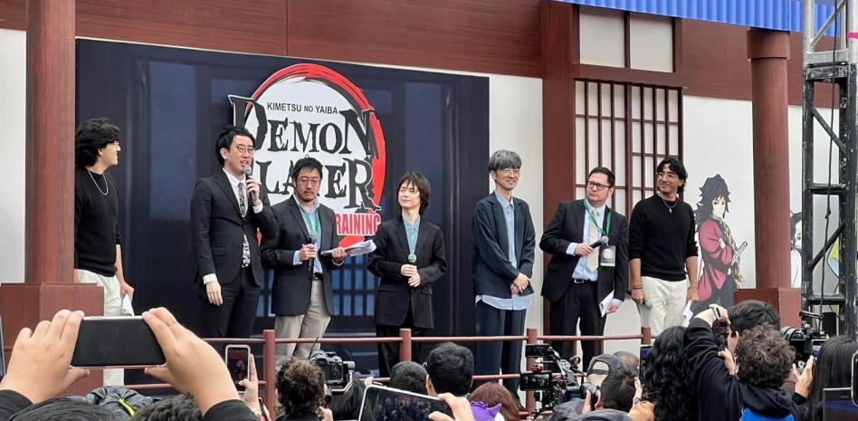 Voces originales y de doblaje de ‘Demon Slayer’ consintieron a seguidores en su estreno en México