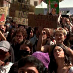 Se enfrentan manifestantes pro Palestina y pro Israel en campus de la UCLA, en EEUU