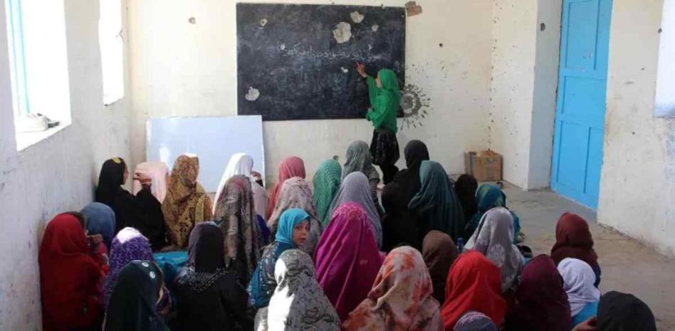 Vuelven a envenenar a mujeres en Afganistán: 79 afectadas en una escuela