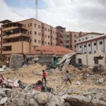Identifican nueva fosa común con casi 50 cuerpos en hospital de Al Shifa en Gaza