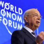 Fundador del Foro Económico Mundial se retira de su cargo