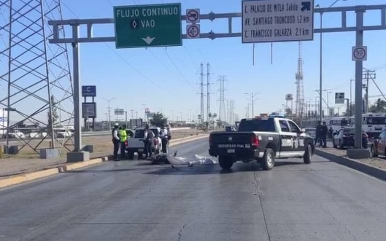Fallecen padre e hijo tras chocar contra camioneta; iban en motocicleta