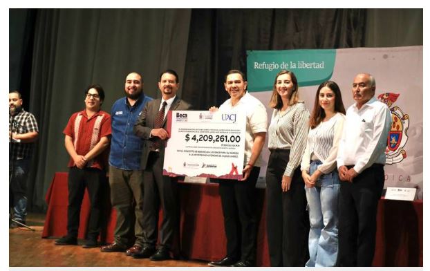 Entregan 883 becas del programa ‘Becas de Acceso a la Universidad’