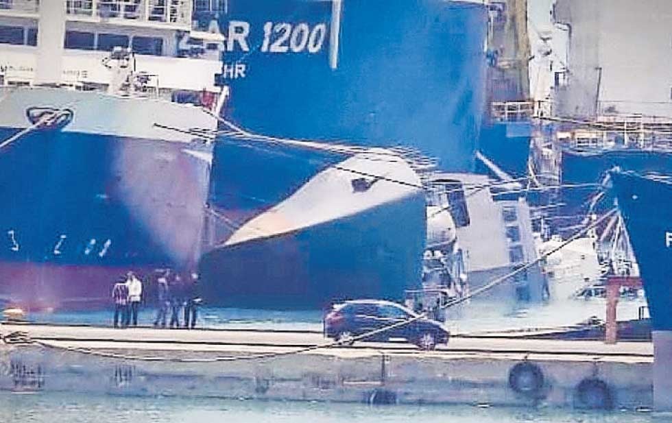 Se hunde destructor naval iraní mientras era reparado
