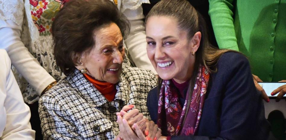 Ifigenia Martínez colocaría la Banda Presidencial a Claudia Sheinbaum.