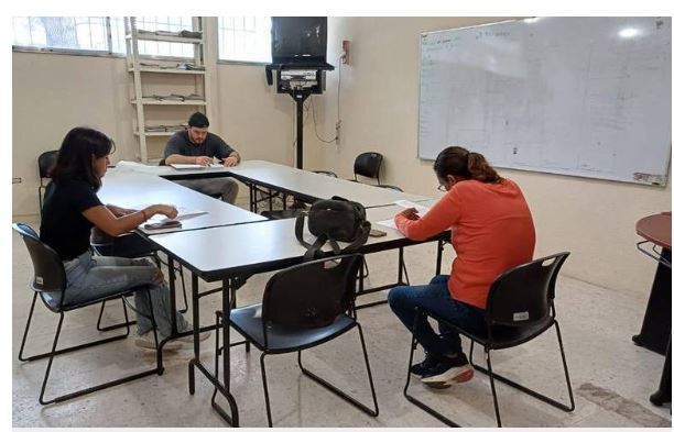 Adultos mayores desestiman terminar educación básica al considerar que «ya es tarde»