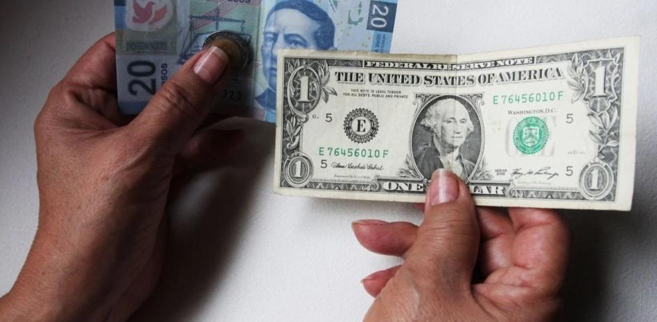 Jornada de altibajos en la cotización del peso frente al dólar