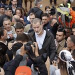 Afectados por inundaciones arrojan lodo al Rey Felipe VI