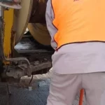 Taponeó grasa 500 metros de drenaje en Horizontes del Sur