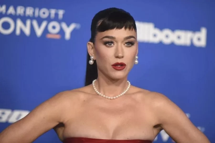 Lidera Katy Perry histórico vuelo espacial solo para mujeres