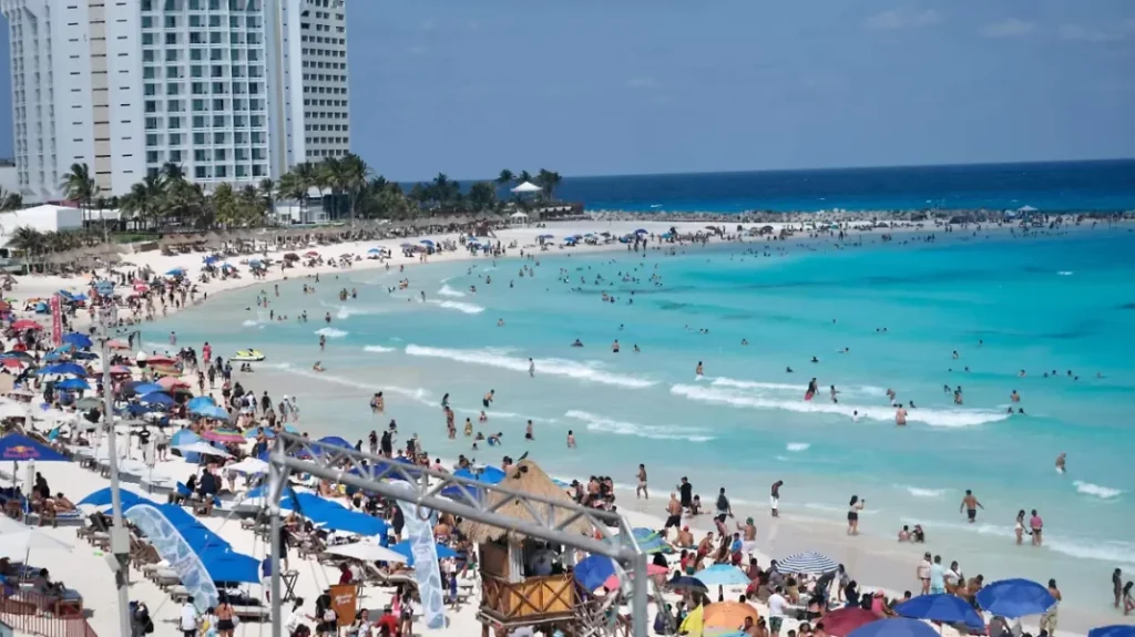 975043_Cancún Playas a Reventar-7_impreso thumbnail