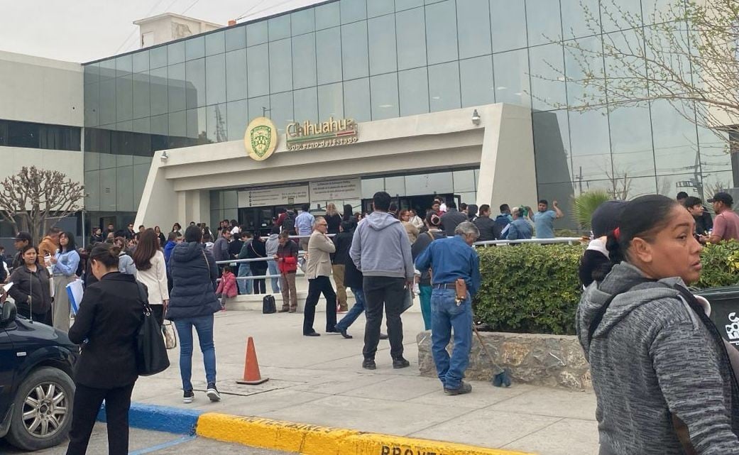Evacúan edificios de Gobierno por amenaza de bomba