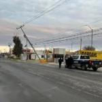 Cierran tramo de la Pedro Rosales por poste a punto de caer