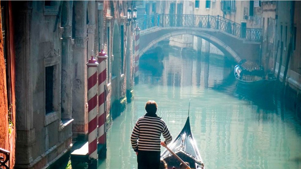 Venecia aumenta impuestos a turistas; buscan evitar exceso de visitantes