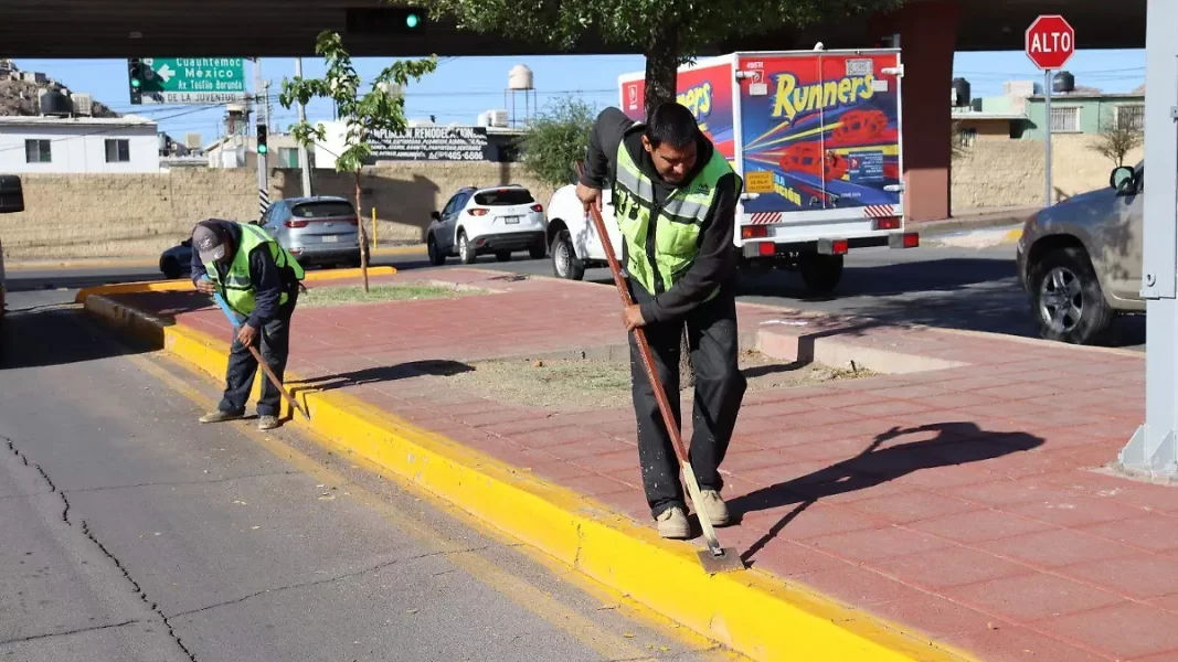 Municipio renueva guarniciones centrales y laterales en el Ortiz Mena