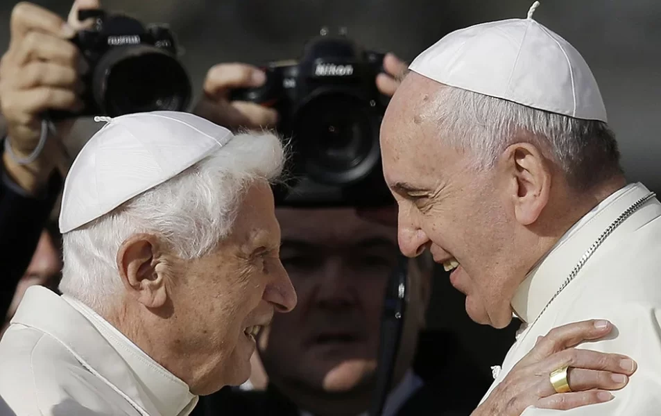 Aunque Benedicto XVI renunció, Francisco consideraba su deber como «ad vitam»