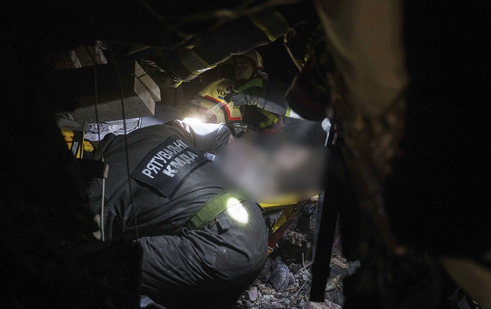 Ataque ruso en Kiev deja 12 muertos