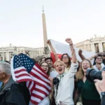 Un papa de EU emerge como un posible contraste con Trump en el escenario mundial
