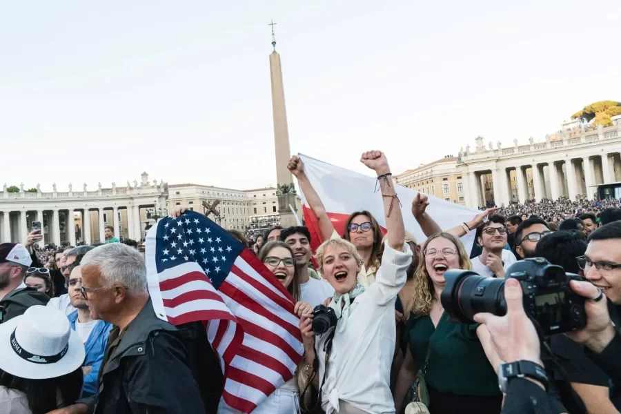 Un papa de EU emerge como un posible contraste con Trump en el escenario mundial