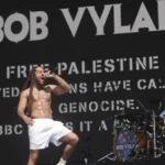 Escandalizan cantos racistas en show de rap en Glastonbury