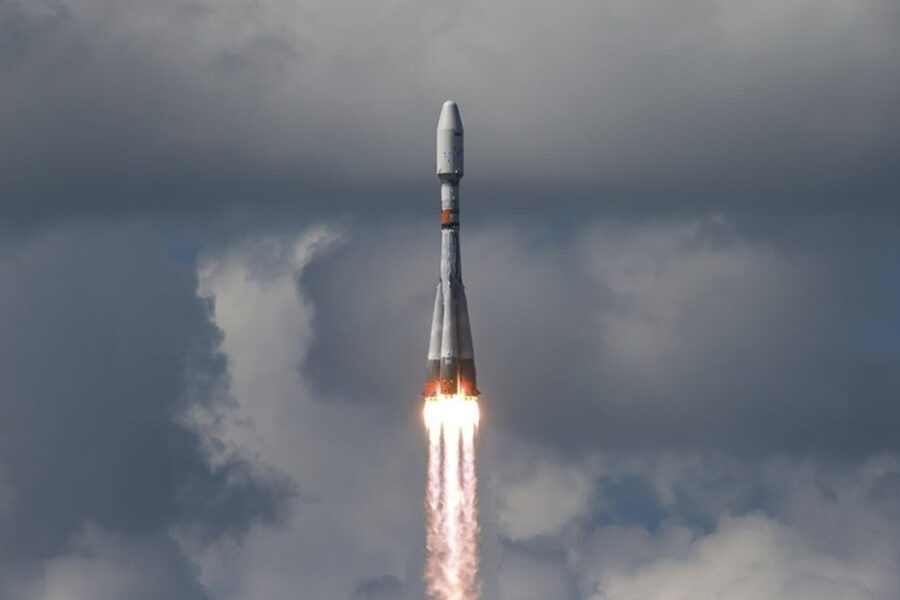 Rusia lanza con éxito un satélite de comunicaciones iraní al espacio