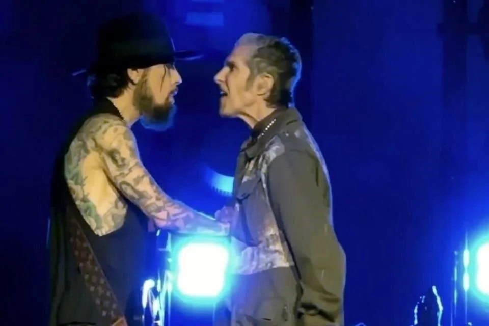 Demanda Jane’s Addiction a Perry Farrell y él contraataca
