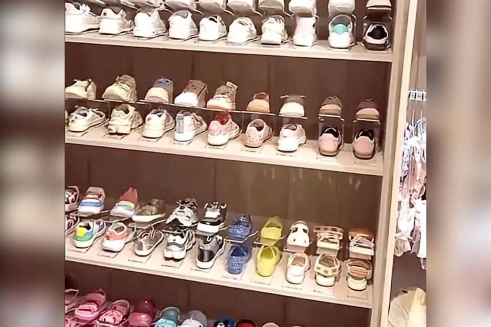 Con apenas 2 años, tiene… ¡120 zapatos!