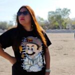 Hace política regidora en BCS… ¡Con playera del Chapo!