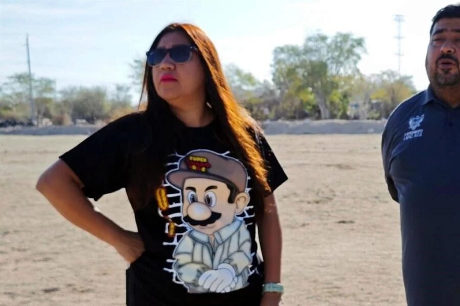 Hace política regidora en BCS… ¡Con playera del Chapo!