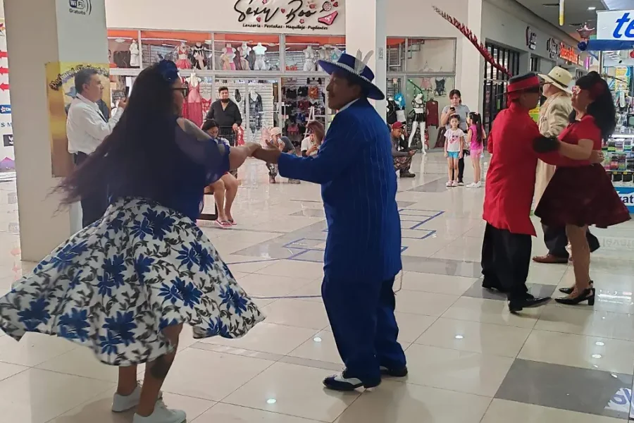 El estilo pachuco se apodera de Plaza de Las Américas en Juárez