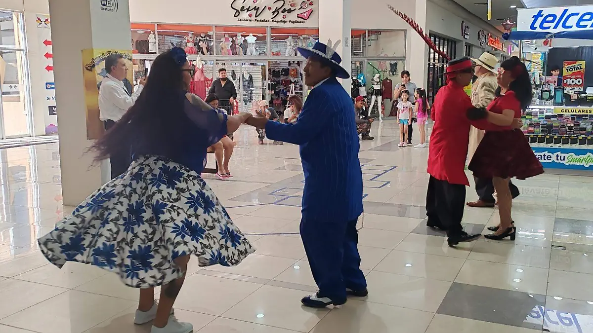 El estilo pachuco se apodera de Plaza de Las Américas en Juárez