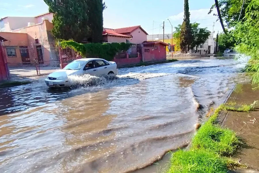 Lluvias ocasionan inundaciones y otros estragos en Juárez