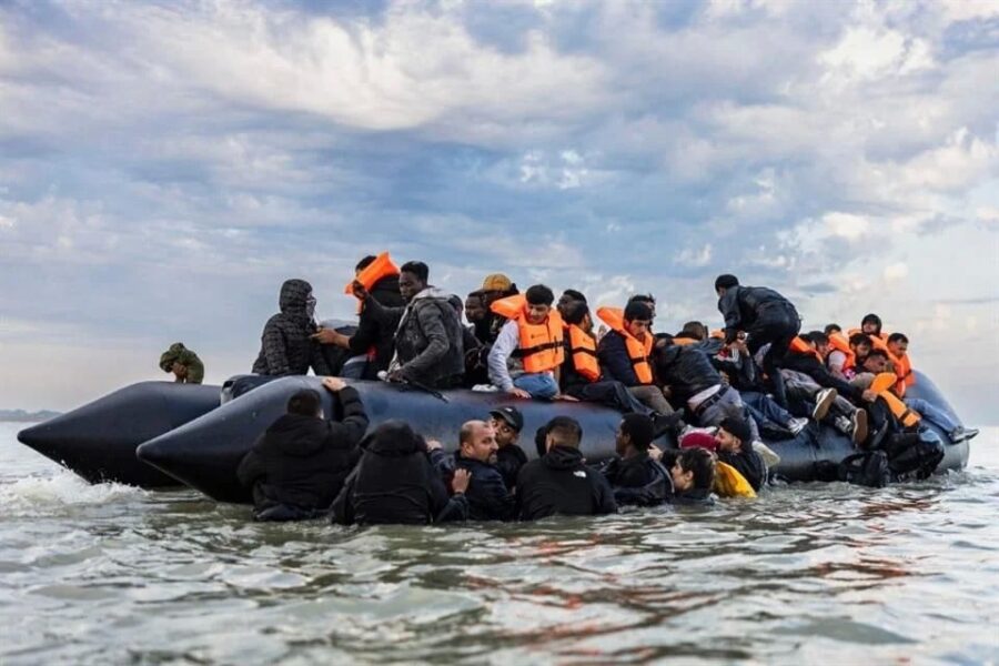 Francia rescata en dos días a 300 migrantes en el mar