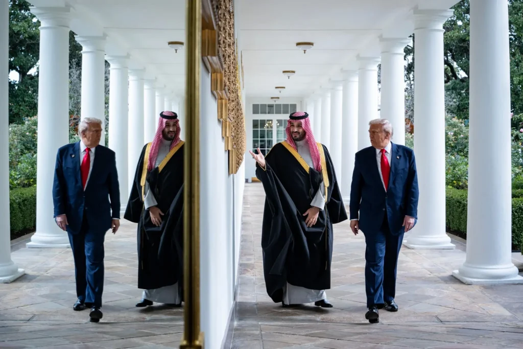 23dc-trump-saudi-01-bmwg-superjumbo-VaA0i3jch (1) thumbnail